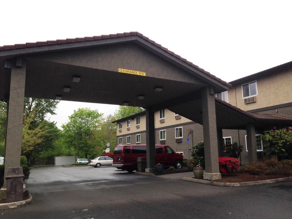 Готель Super 8 By Wyndham Portland Airport Екстер'єр фото