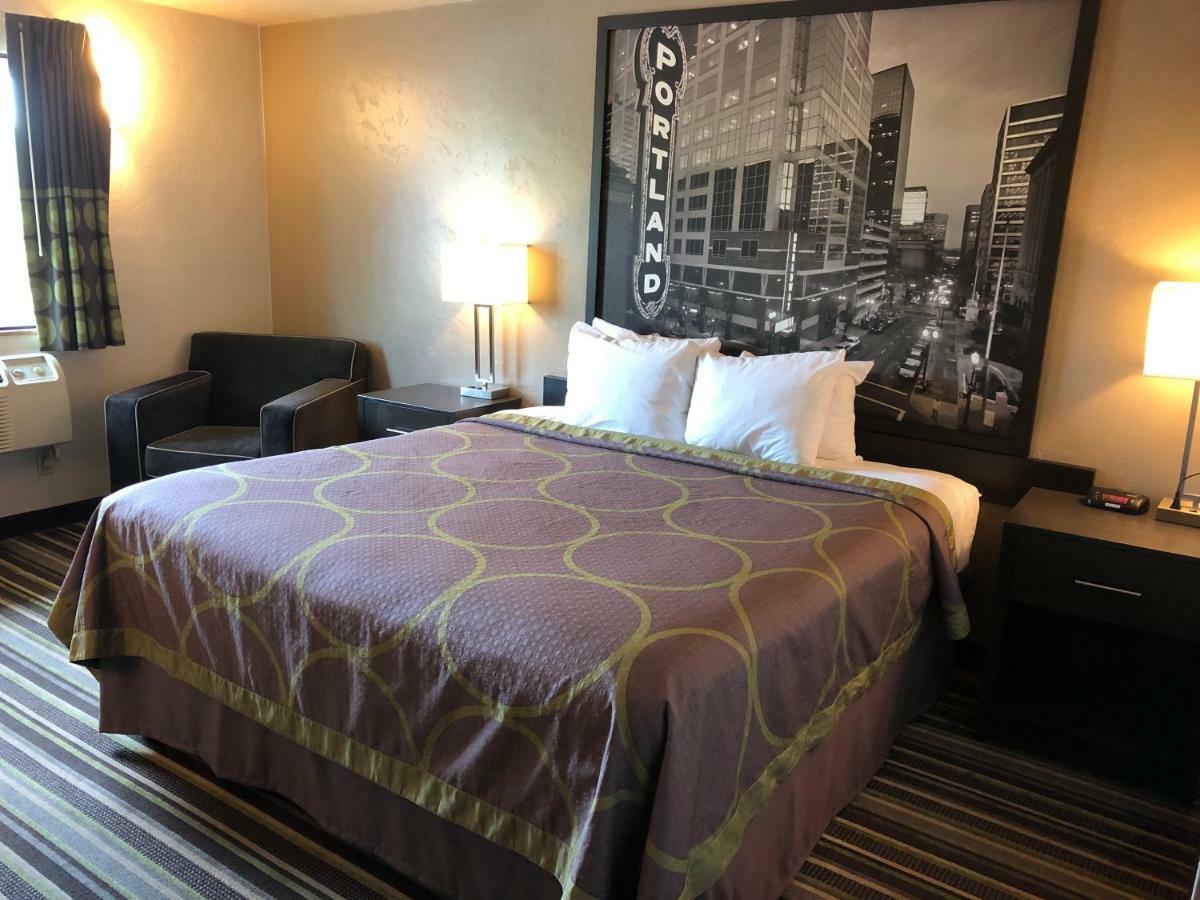 Готель Super 8 By Wyndham Portland Airport Екстер'єр фото