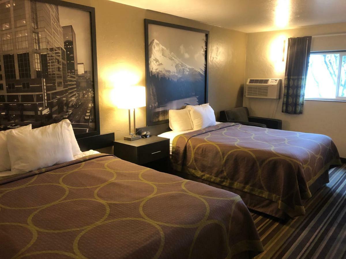 Готель Super 8 By Wyndham Portland Airport Екстер'єр фото