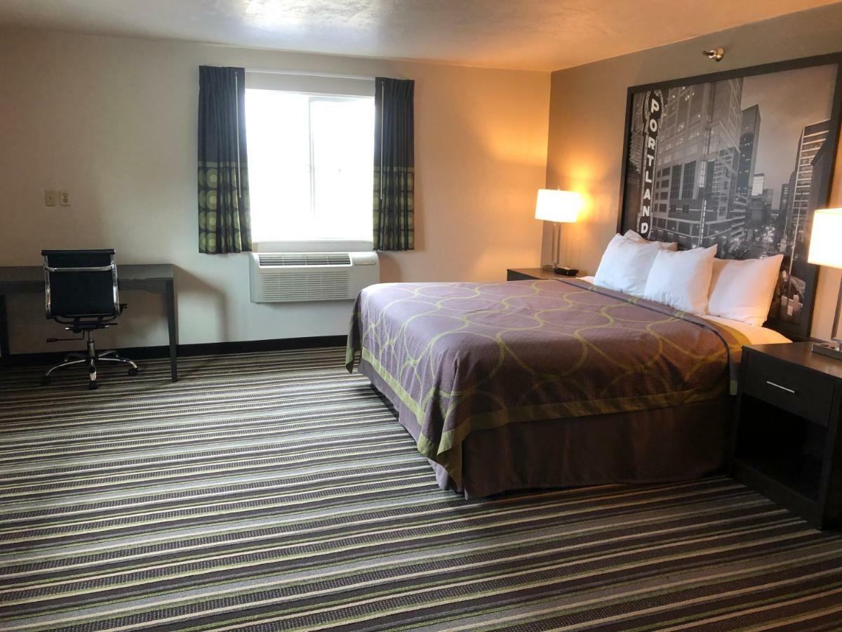 Готель Super 8 By Wyndham Portland Airport Екстер'єр фото