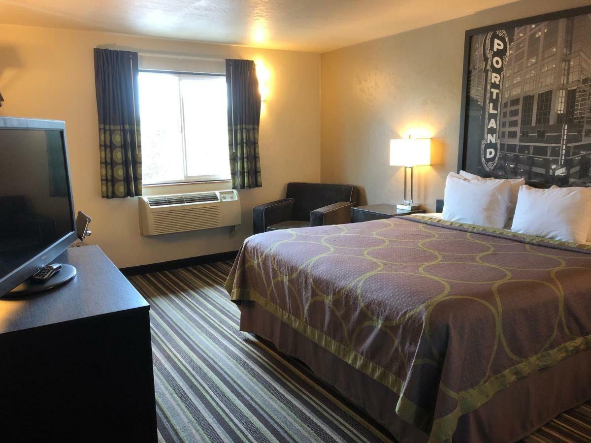 Готель Super 8 By Wyndham Portland Airport Екстер'єр фото